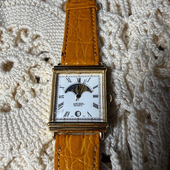 Vintage Axcess Sun and Moon Phase Watch with Blue Velvet pouch and Labeling. - Picture 6 of 8